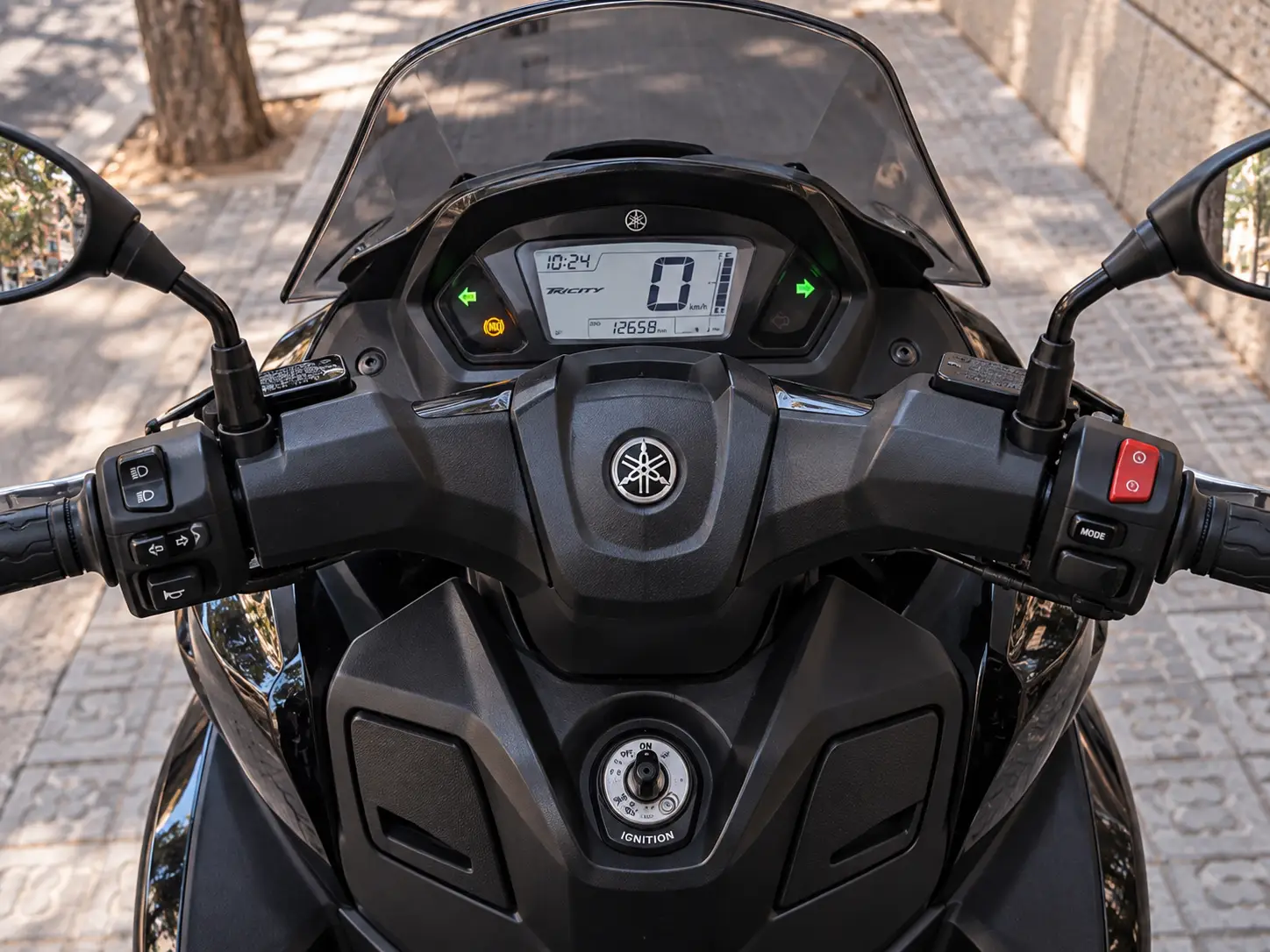 Yamaha Tricity 125 urban scooter rental near Sagrada Familia